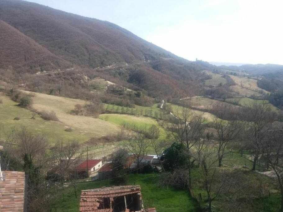 Ospitaci Appartamenti Giove Valtopina Habitación foto